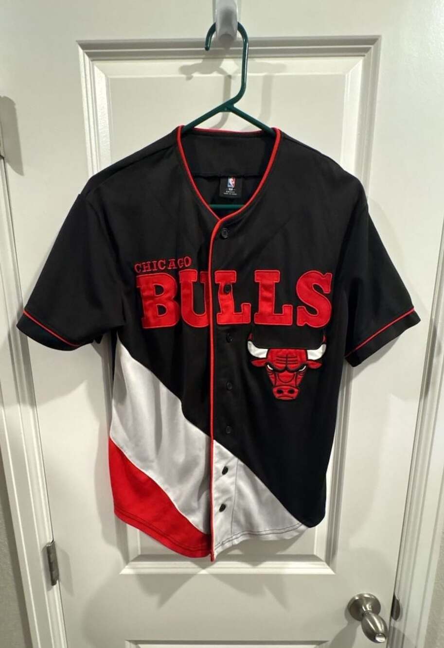 NBA Chicago Bulls Diagonal Colorblock Button Up Two-Sided Logo Shooter Shirt